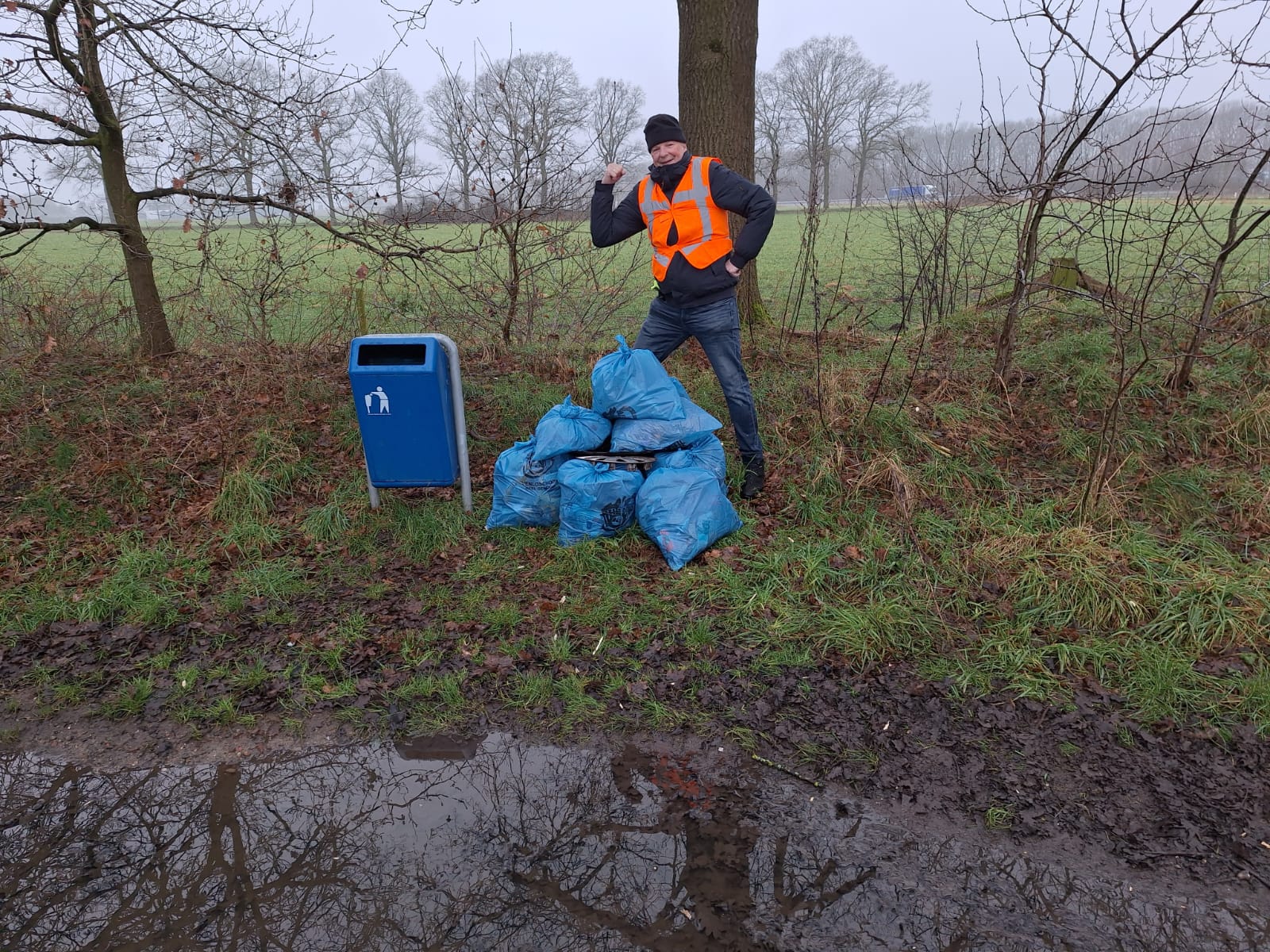 Belfeld Groen: veel lege flesjes Polderweg - Belfeld 700 jaar
